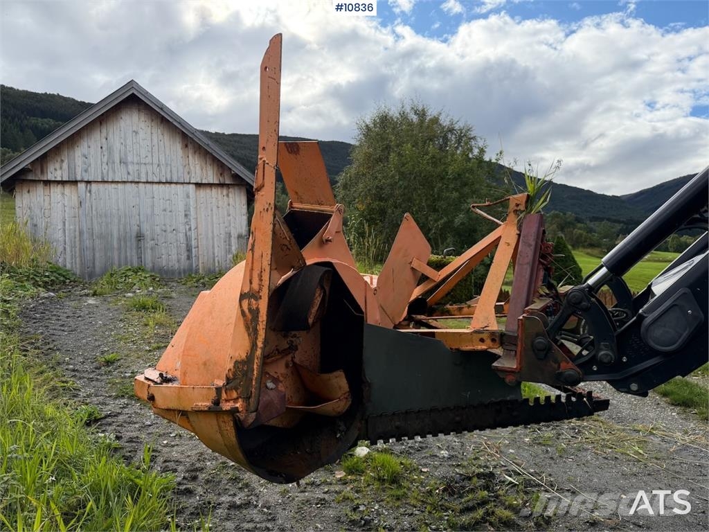 Sørumfres kantfres Snow blades and plows