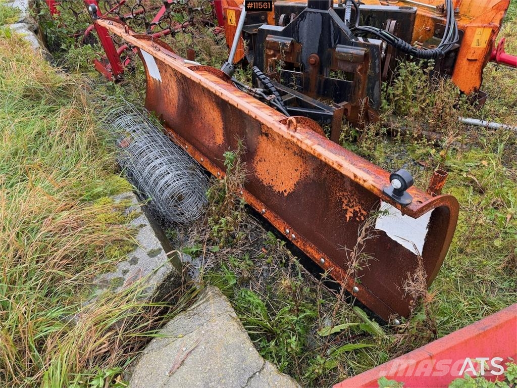 Spawex front bøyteskjær. Schneeschilde und -pflüge