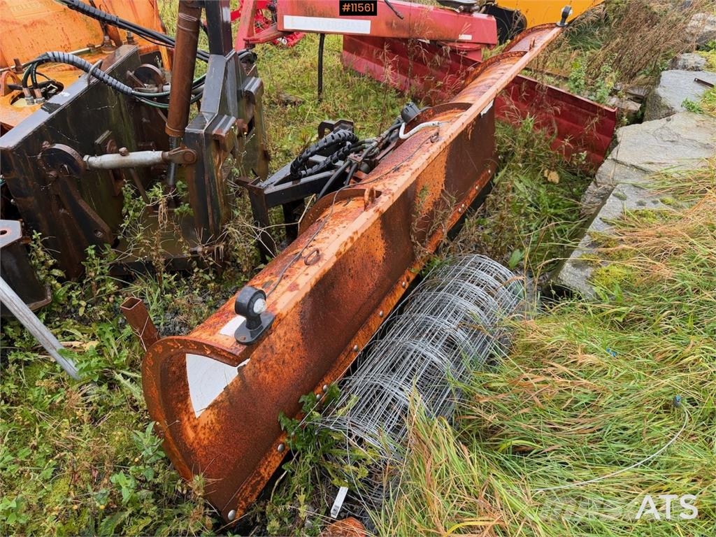 Spawex front bøyteskjær. Schneeschilde und -pflüge