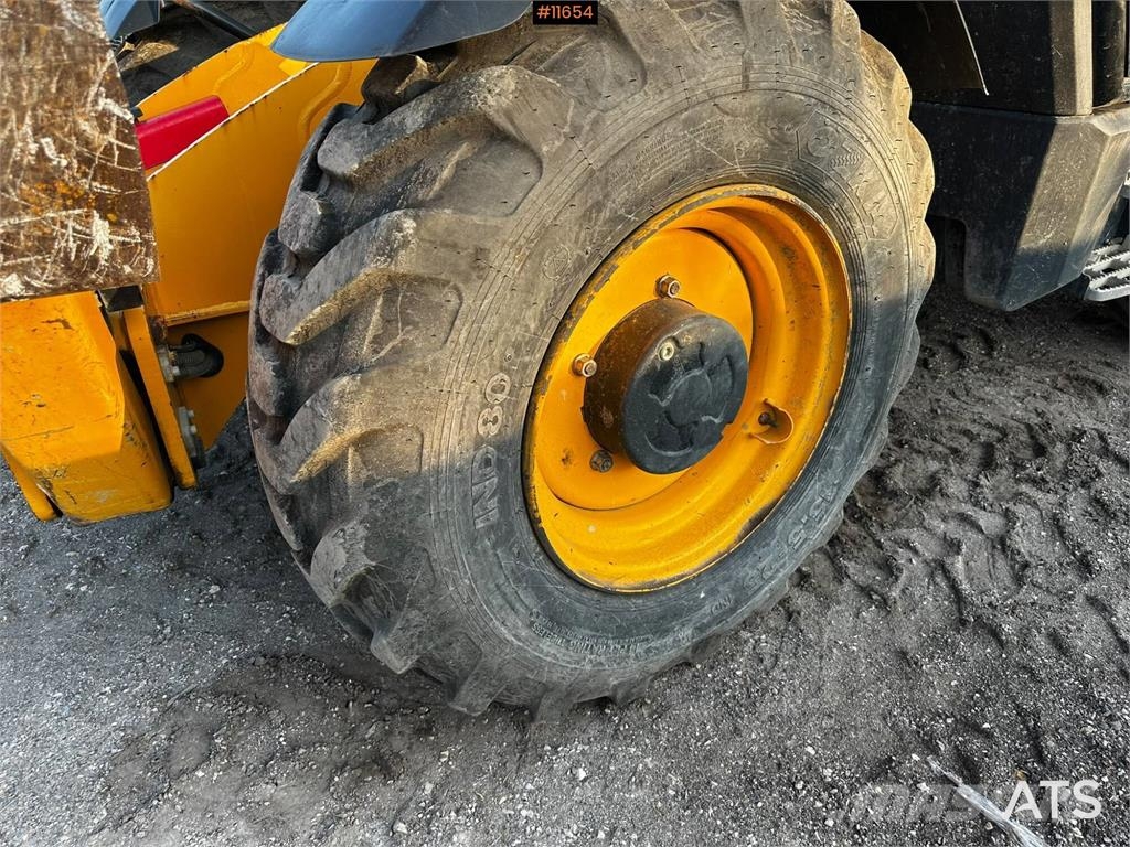 Teleskoptruck JCB 540-140 شاحنات ذات رافعات شوكية - أخرى