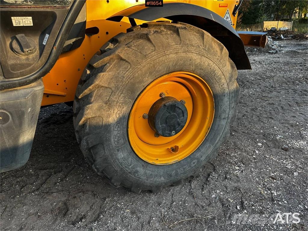  Teleskoptruck JCB 540-140 شاحنات ذات رافعات شوكية - أخرى