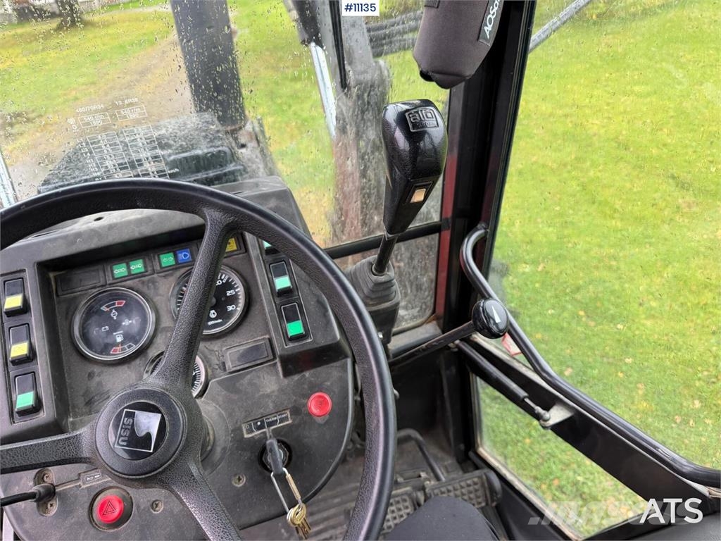 Valmet 665S-4 Traktorji