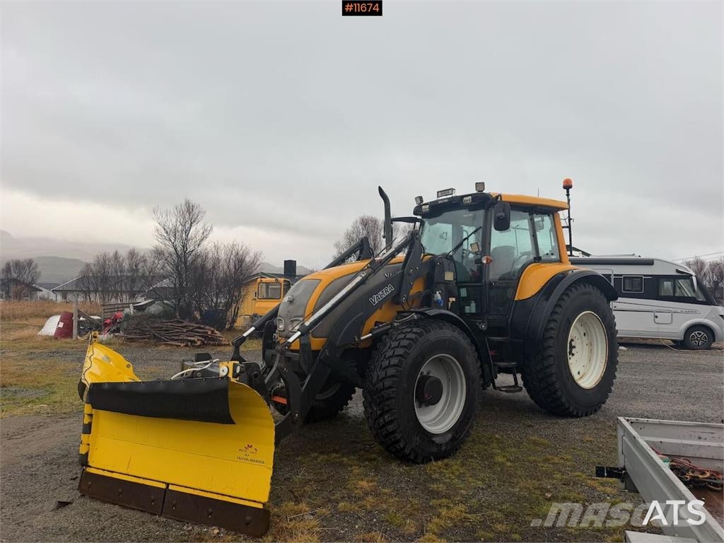 Valtra XM150 الجرارات