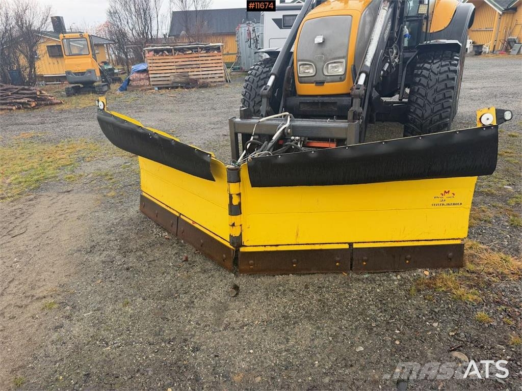 Valtra XM150 الجرارات