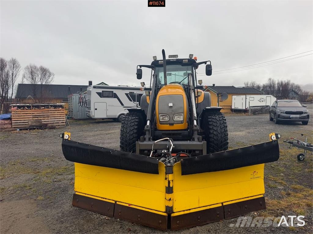 Valtra XM150 الجرارات