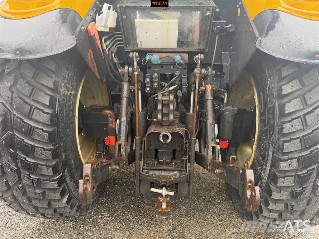 Valtra XM150 الجرارات