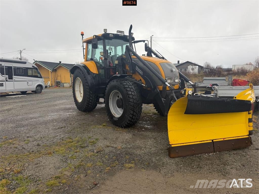 Valtra XM150 الجرارات