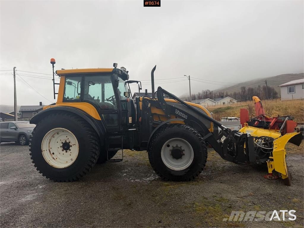 Valtra XM150 الجرارات
