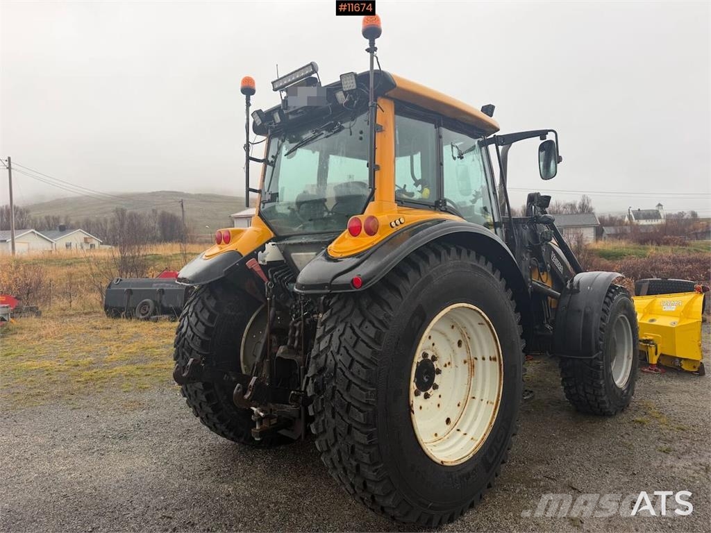 Valtra XM150 الجرارات