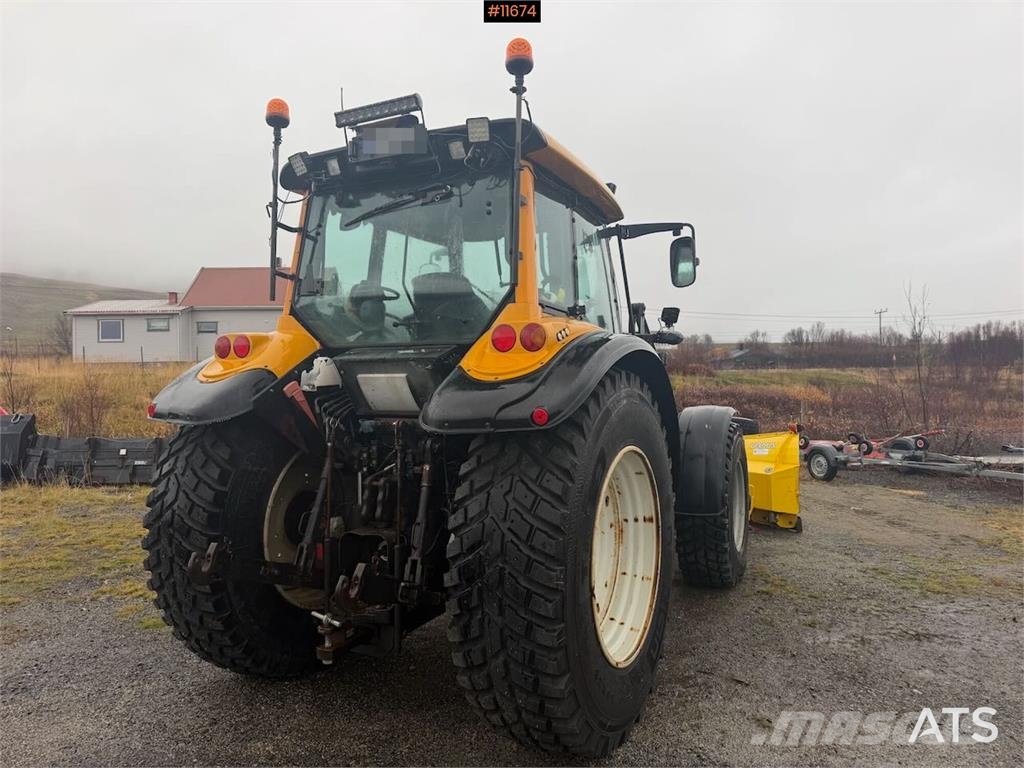 Valtra XM150 الجرارات