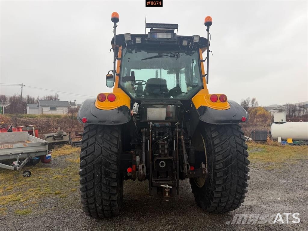Valtra XM150 الجرارات