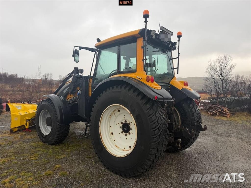 Valtra XM150 الجرارات