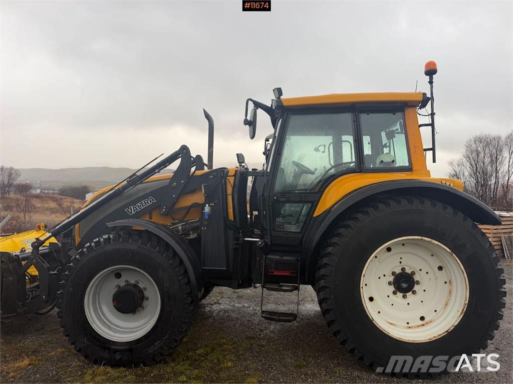 Valtra XM150 الجرارات