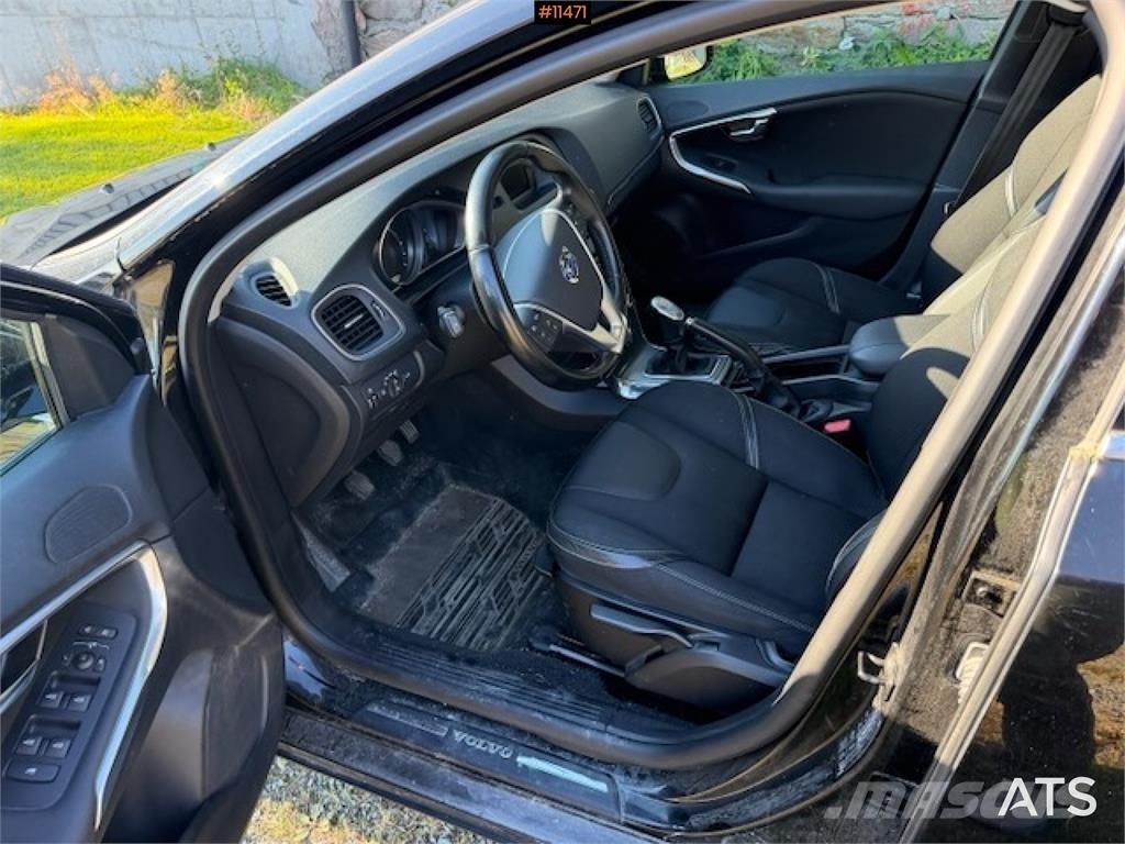 Volvo V40 شاحنة مقفلة
