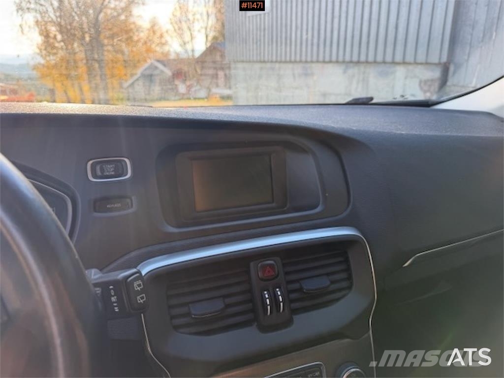 Volvo V40 شاحنة مقفلة