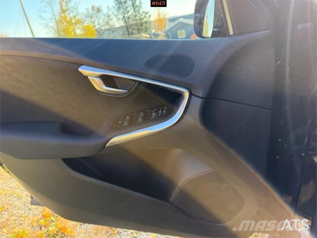 Volvo V40 شاحنة مقفلة