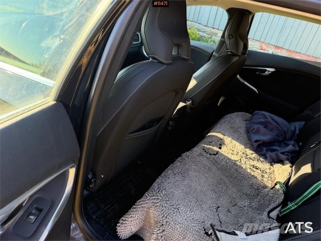 Volvo V40 شاحنة مقفلة