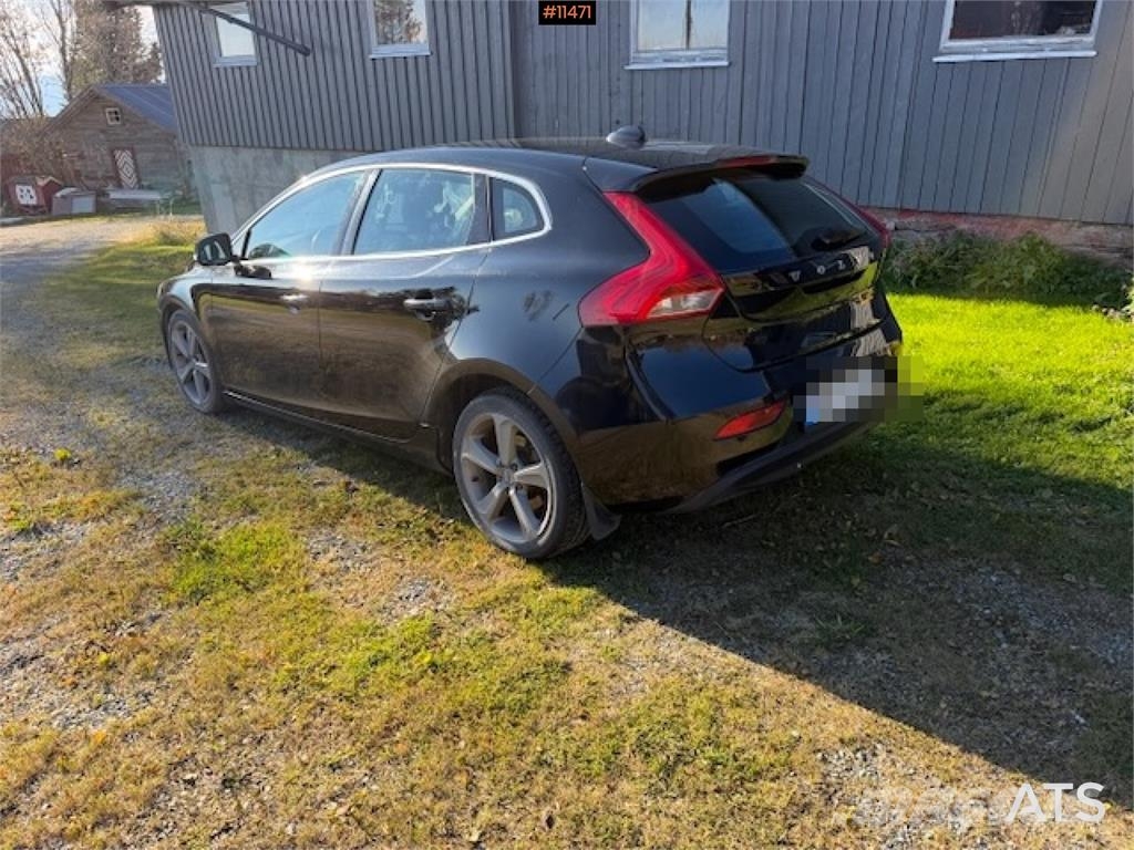 Volvo V40 شاحنة مقفلة