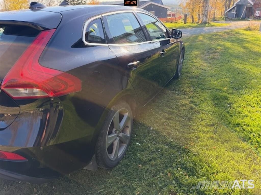 Volvo V40 شاحنة مقفلة