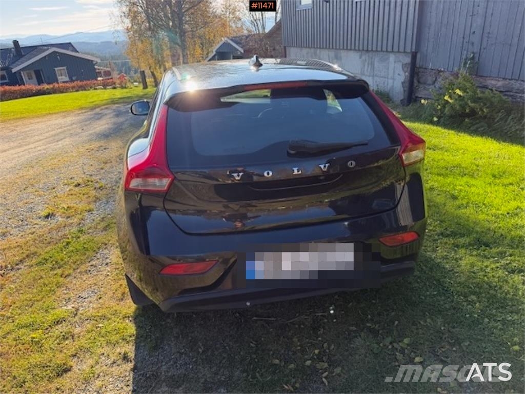 Volvo V40 شاحنة مقفلة