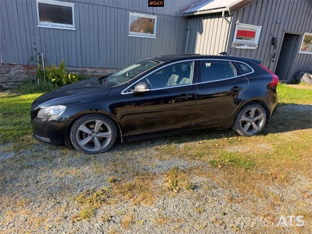 Volvo V40 شاحنة مقفلة