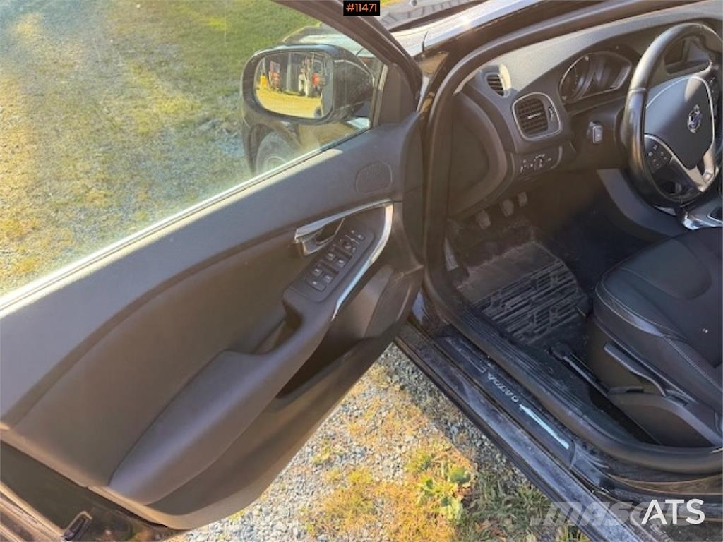 Volvo V40 شاحنة مقفلة