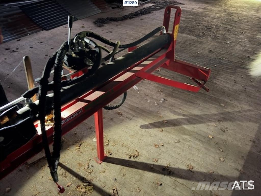 Woodmax vedmaskin Harvesteriai (miško kirtimo mašinos)