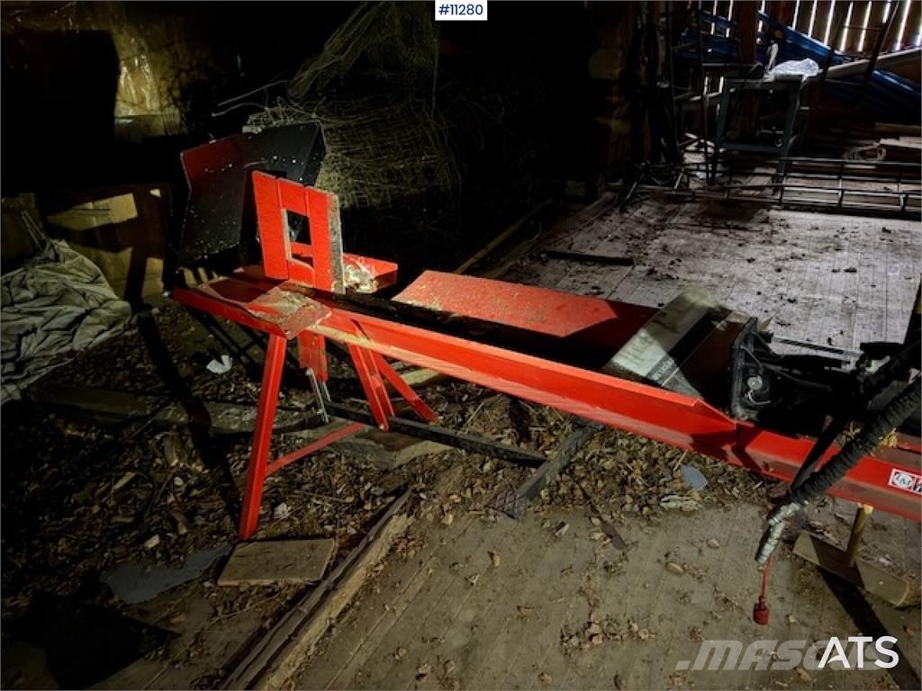 Woodmax vedmaskin Harvesteriai (miško kirtimo mašinos)