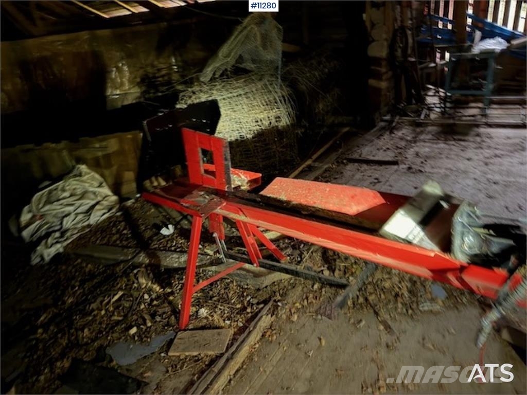 Woodmax vedmaskin Harvesteriai (miško kirtimo mašinos)