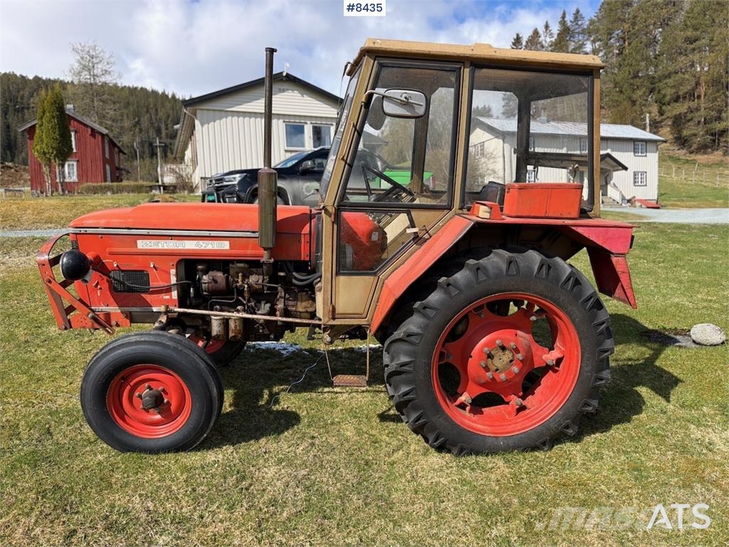 Zetor 4718 الجرارات