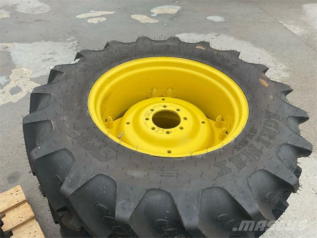  380/85 R28 u. 320/85 R20 Gume, točkovi i felne