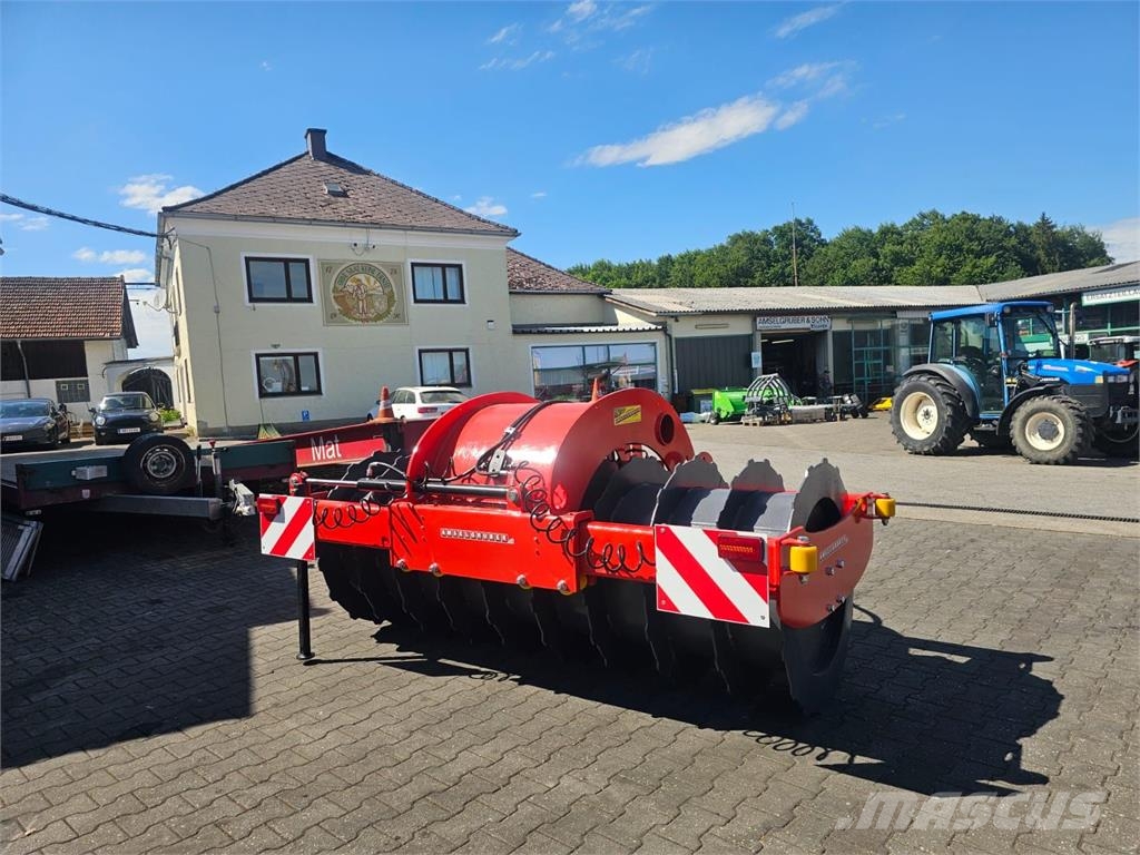 Amselgruber Dominator 2500 Verdichterwalze/Silowal Poljoprivreda – ostalo