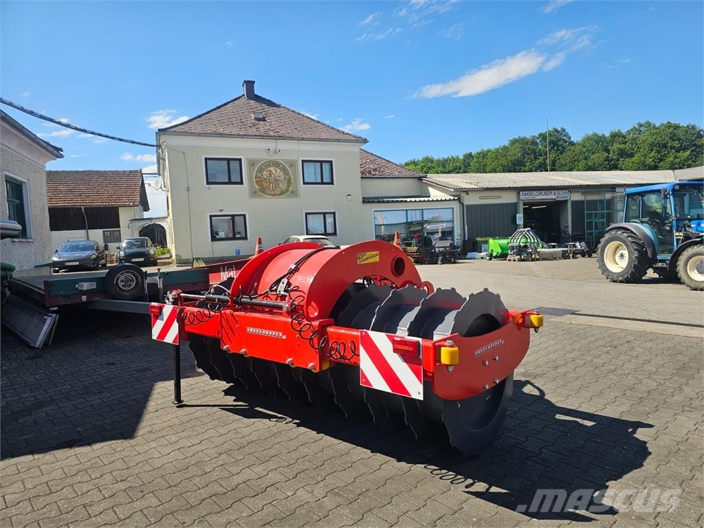 Amselgruber Dominator 2500 Verdichterwalze/Silowal Poljoprivreda – ostalo