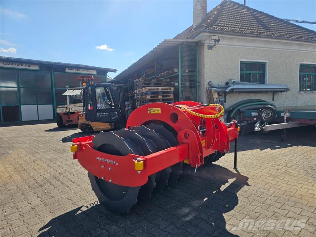 Amselgruber Dominator 2500 Verdichterwalze/Silowal Poljoprivreda – ostalo