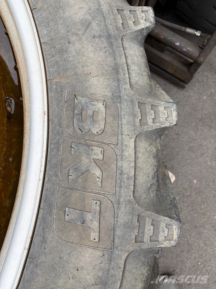 BKT 270/95 R46 Ελαστικά και ζάντες