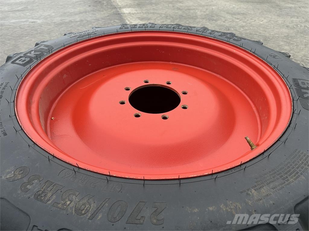 BKT 270/95R36 u. 320/90R50 Tekerlekler