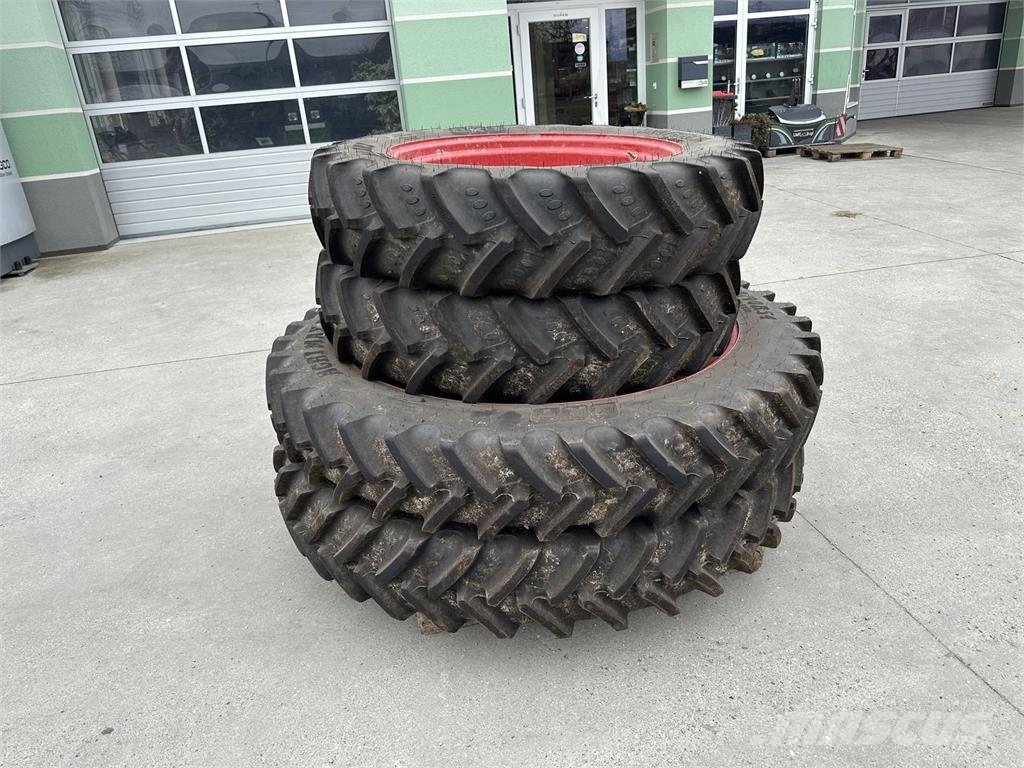 BKT 320/85R36 u. 320/90R54 타이어, 휠 및 림