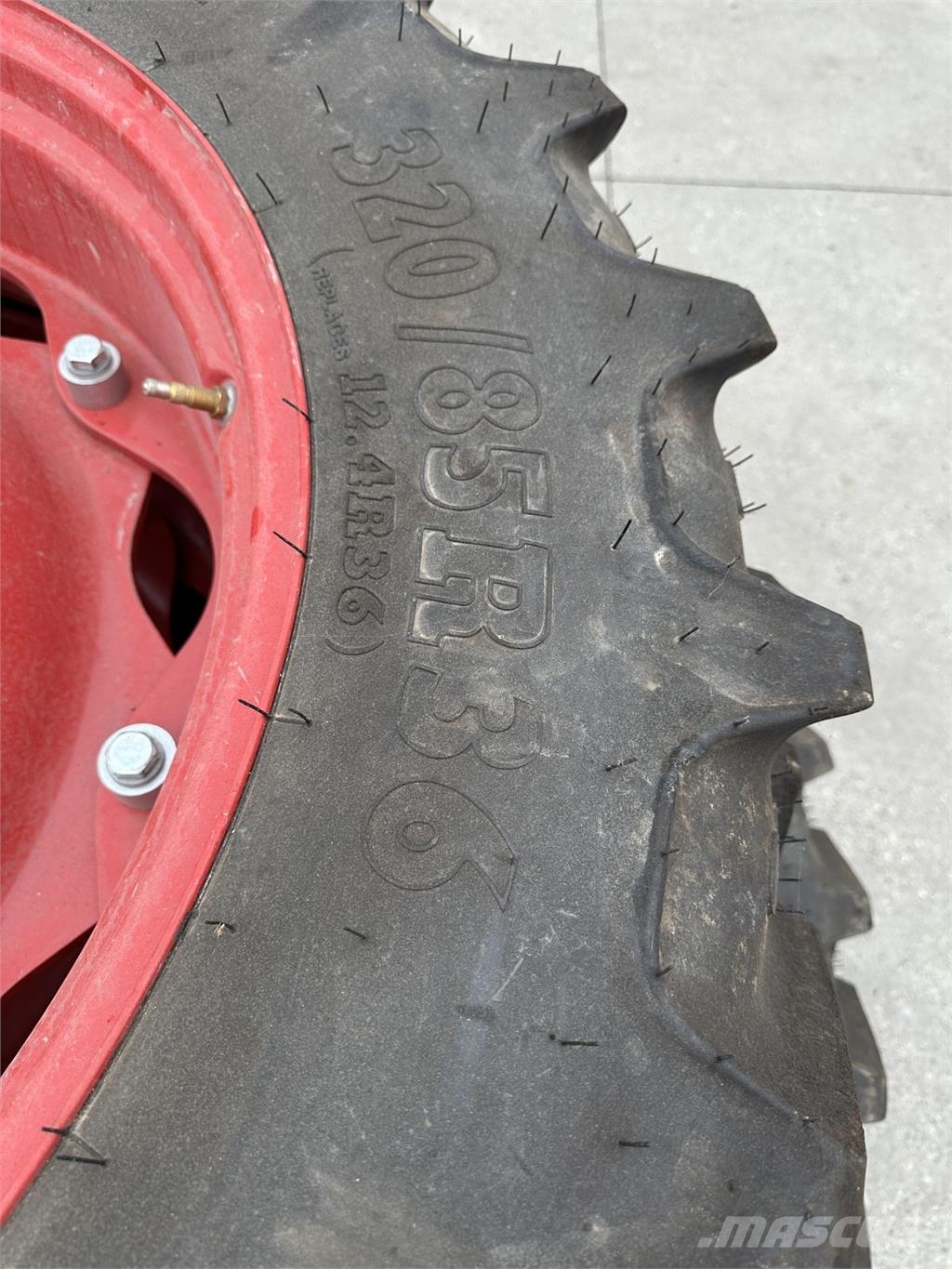 BKT 320/85R36 u. 320/90R54 타이어, 휠 및 림