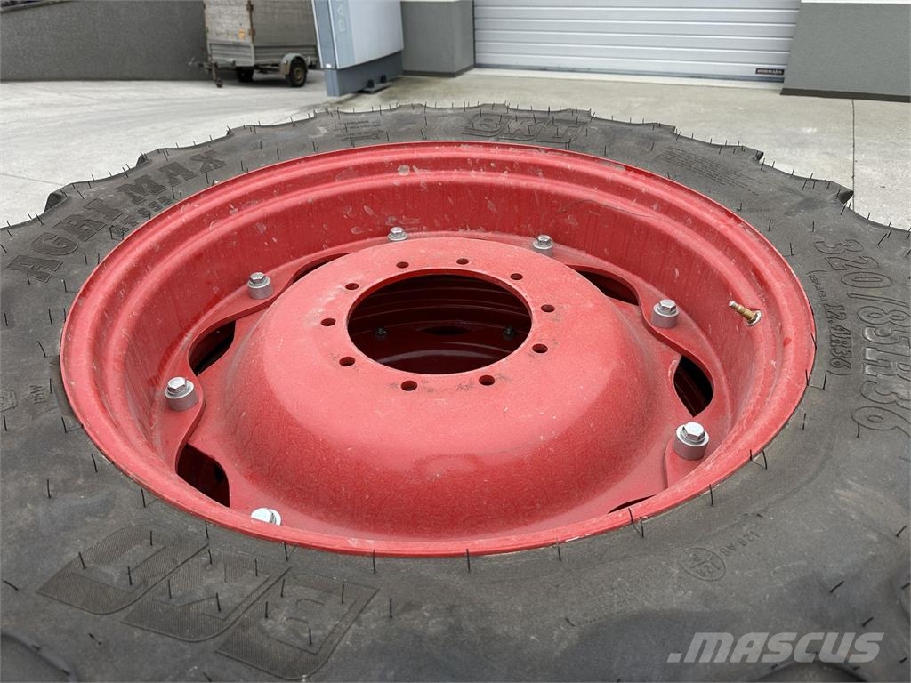 BKT 320/85R36 u. 320/90R54 타이어, 휠 및 림