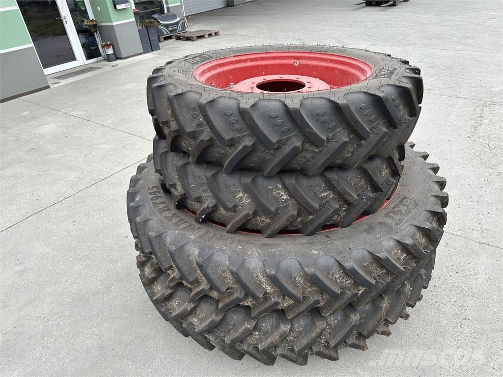 BKT 320/85R36 u. 320/90R54 타이어, 휠 및 림