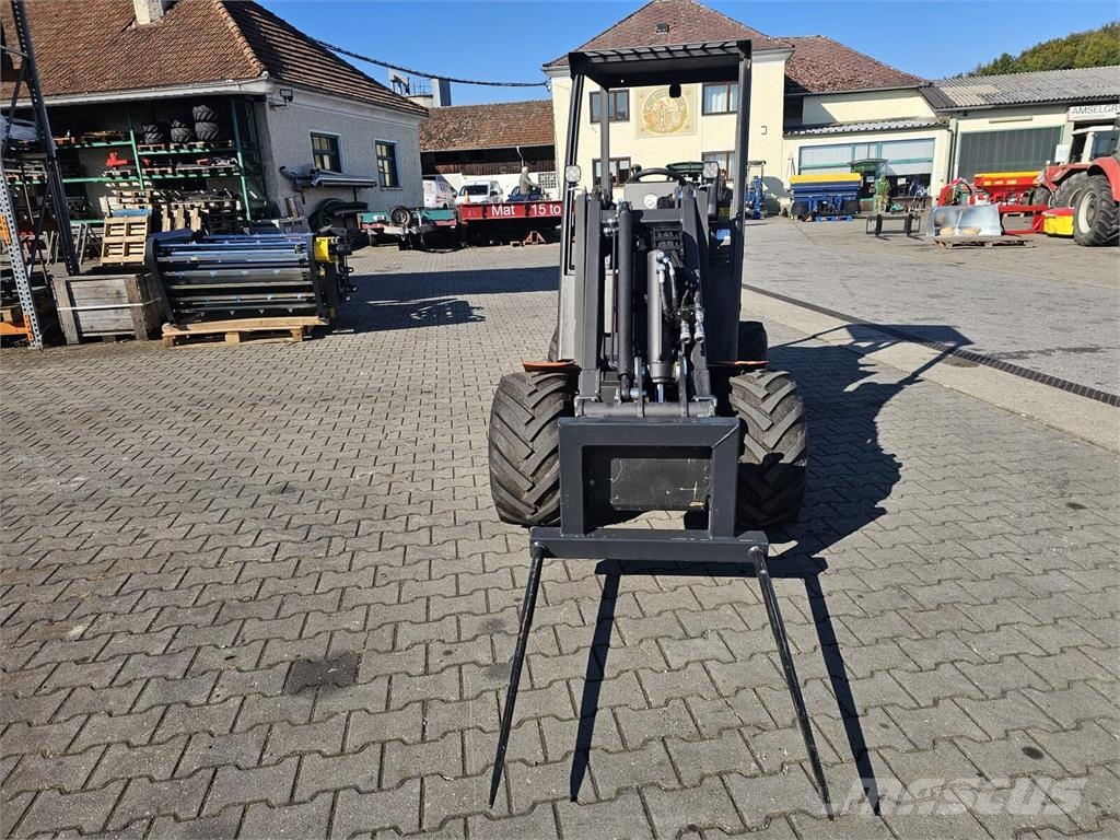 Cast 825D Aktion Hausmesse 24.25. Oktober Frontlastere og graveredskap