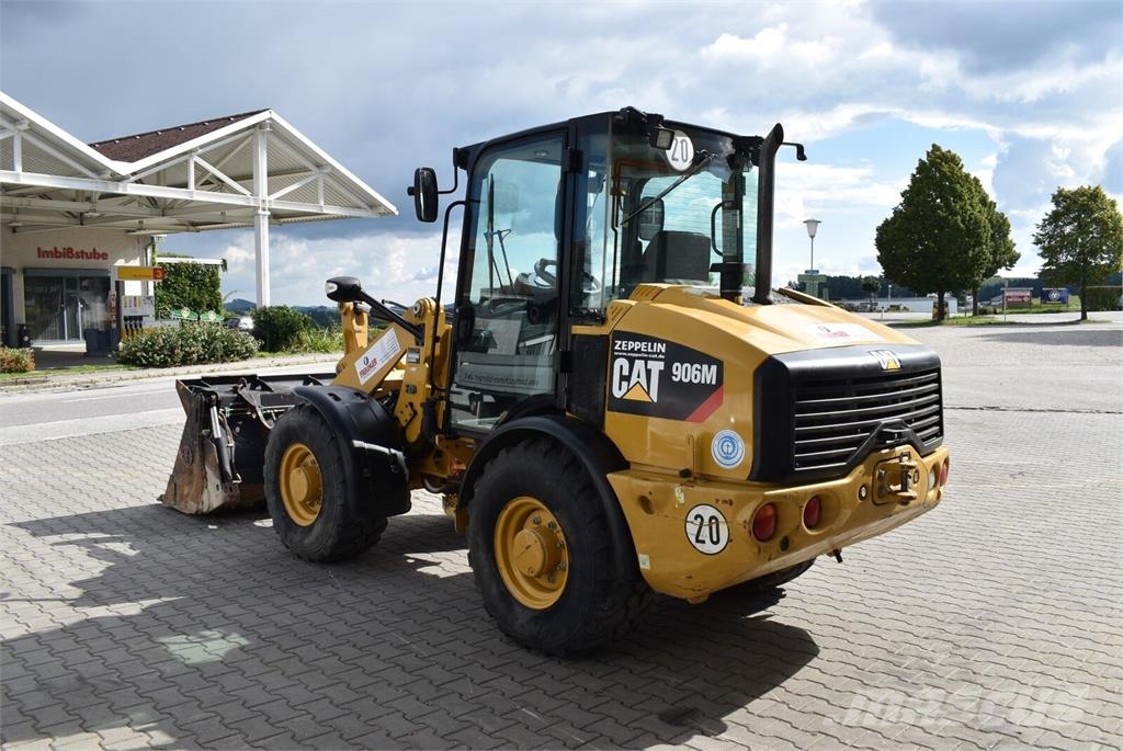 CAT 906M Gumikerekes homlokrakodók