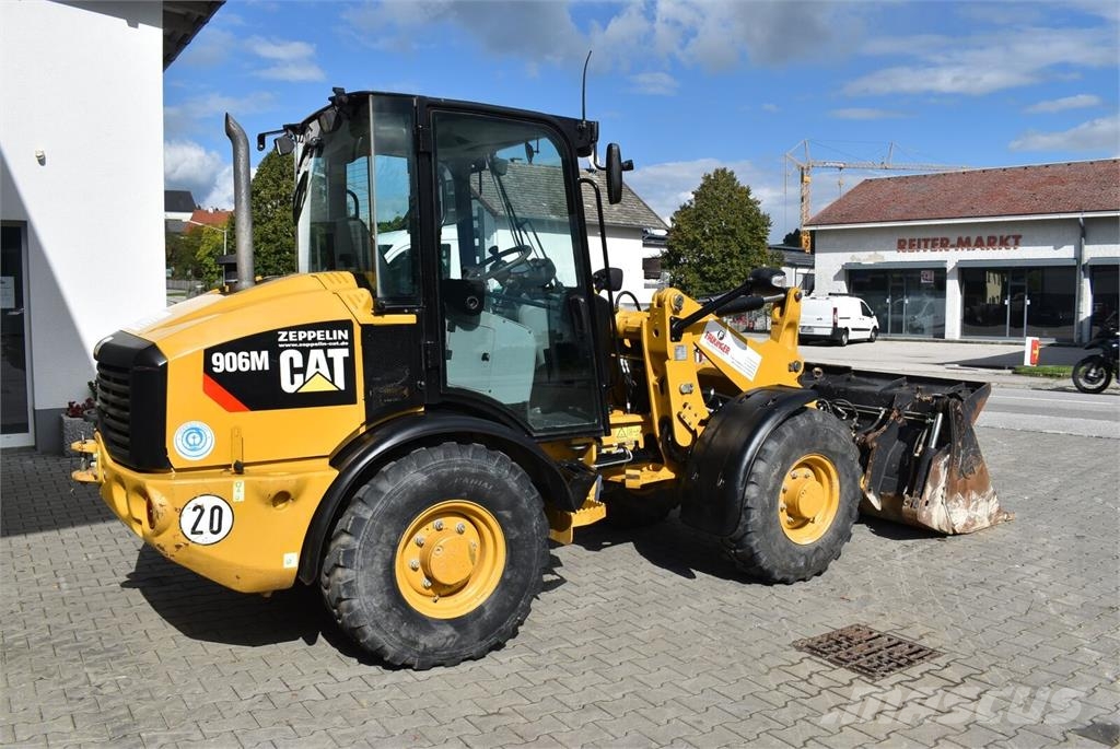 CAT 906M Gumikerekes homlokrakodók