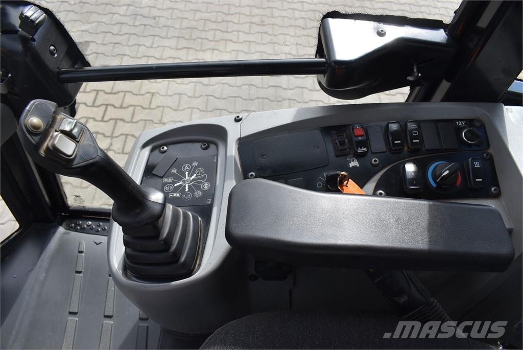 CAT 906M Gumikerekes homlokrakodók
