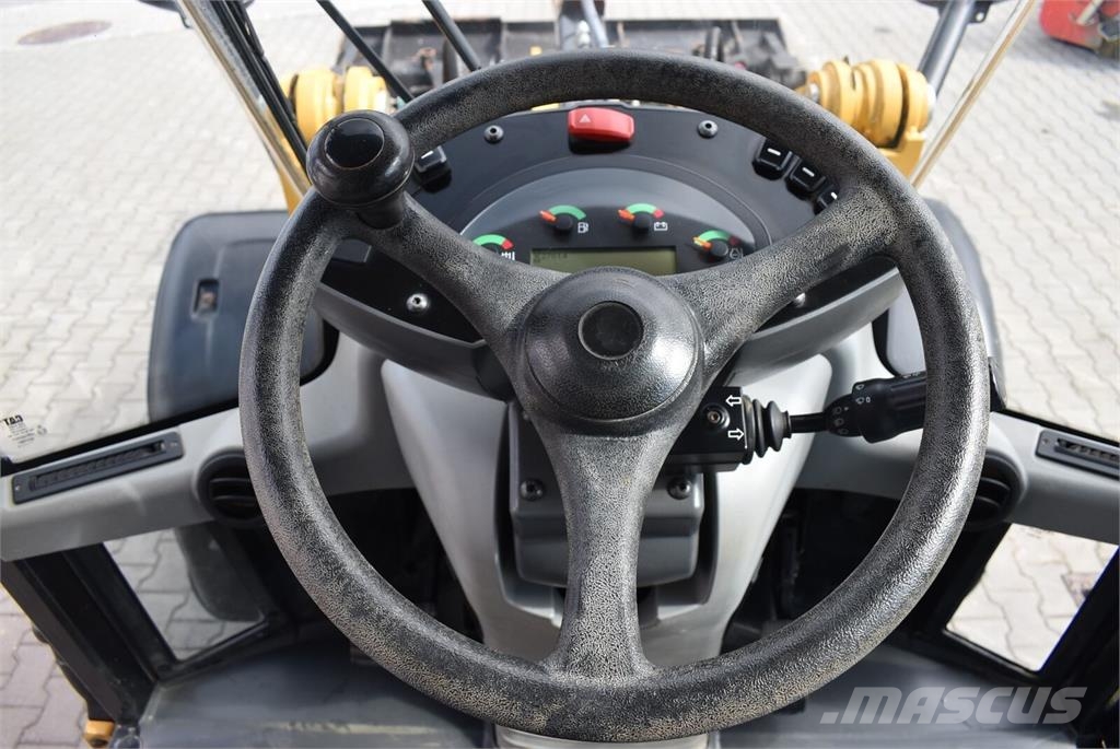 CAT 906M Gumikerekes homlokrakodók