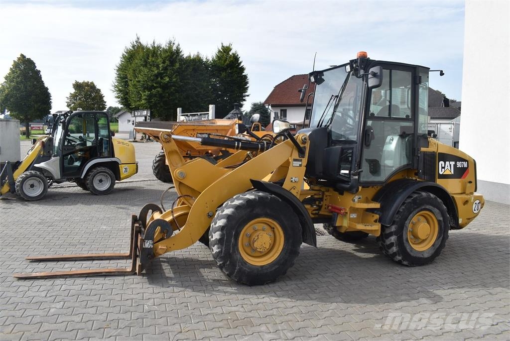 CAT 907M mit Straßenzulassung Ładowarki kołowe