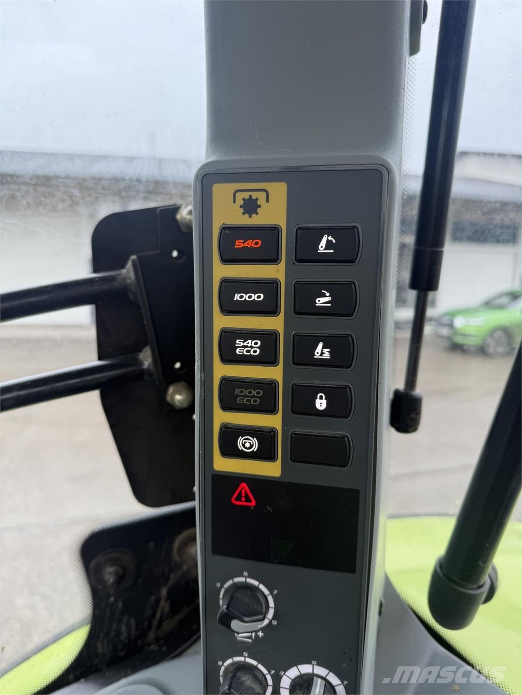 CLAAS Axion 810 C-Matic Traktoren