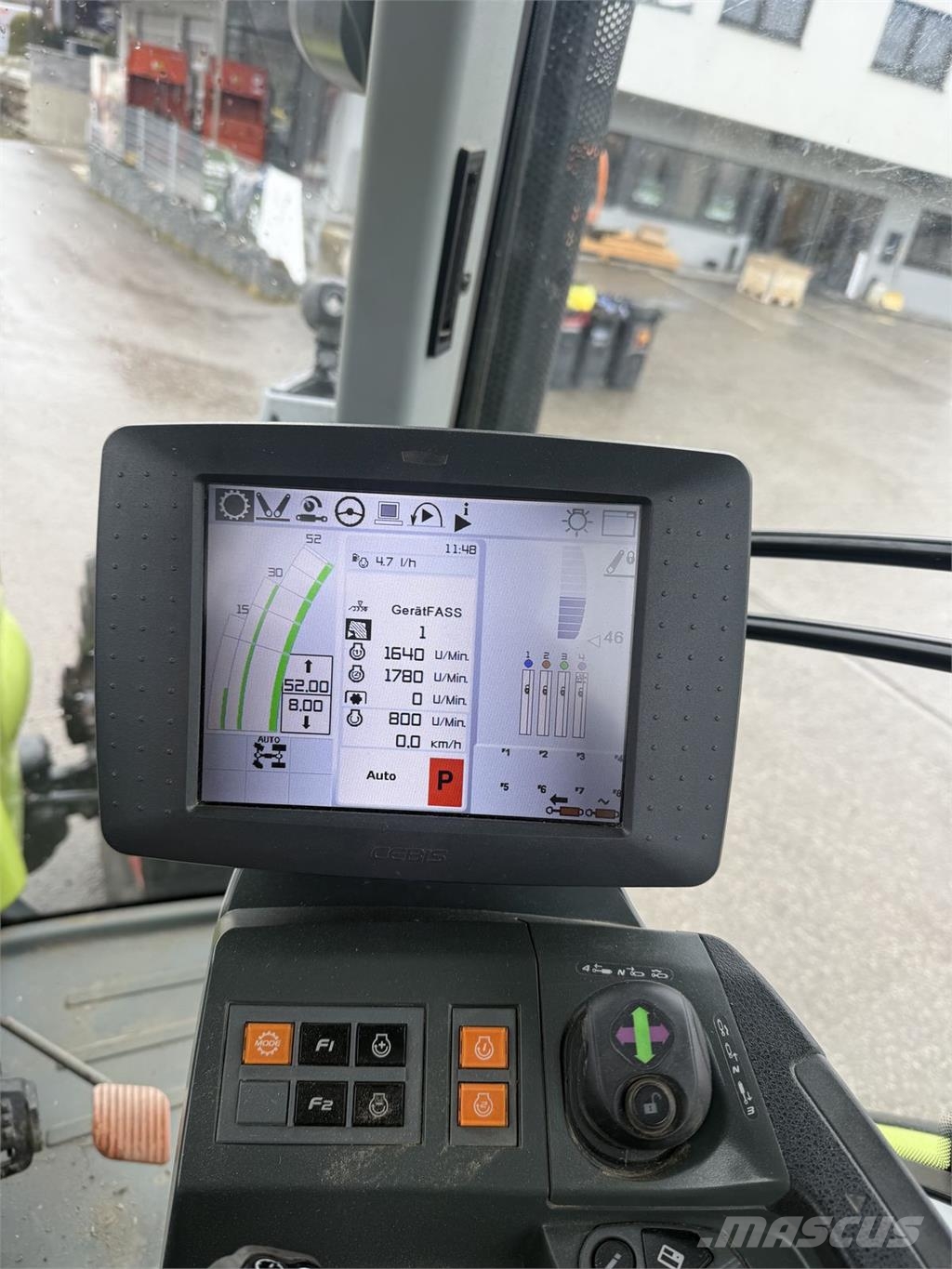 CLAAS Axion 810 C-Matic Traktoren
