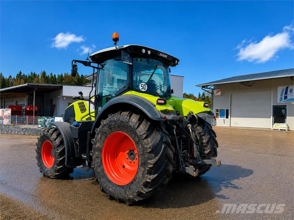 CLAAS Axion 810 C-Matic Traktoren