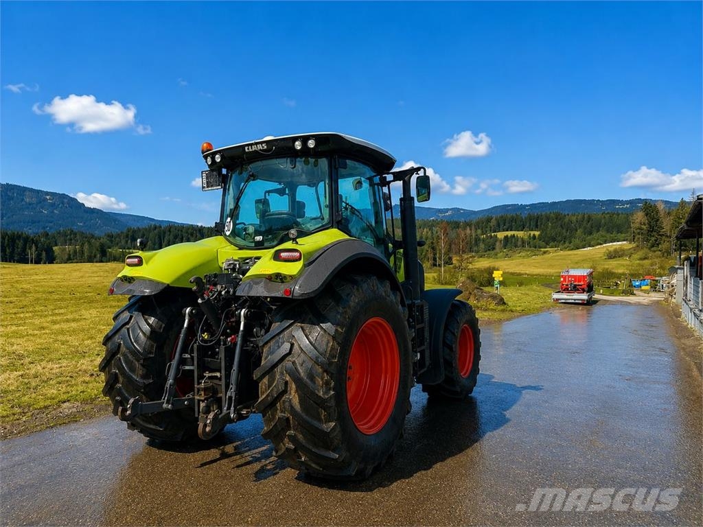 CLAAS Axion 810 C-Matic Traktoren